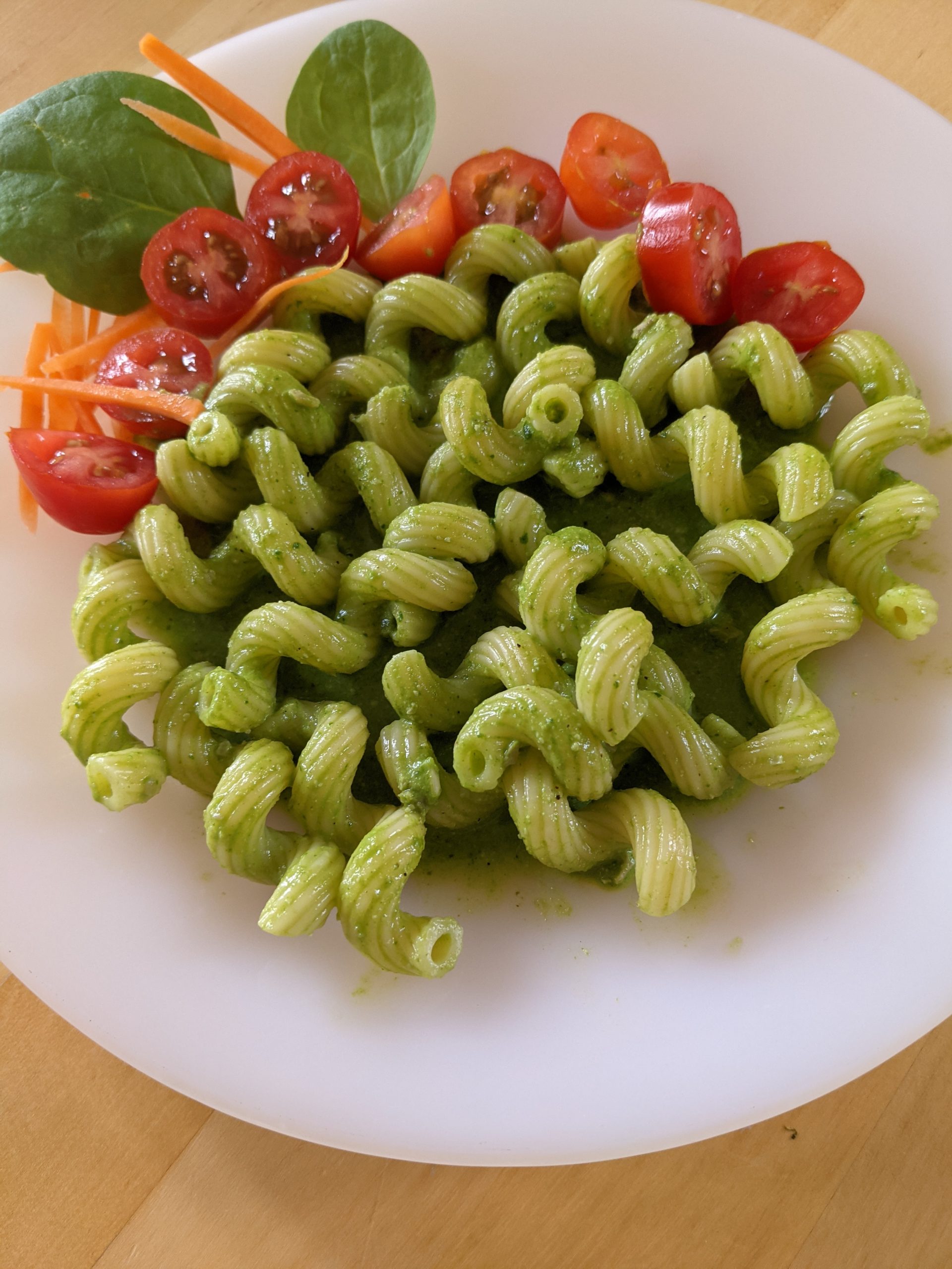 easy-spinach-sunflower-seeds-pesto-pasta