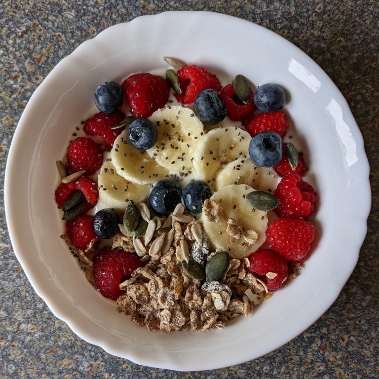 Easy Vanilla Yoghurt Raspberry Banana Blueberry Chia Seeds Pumpkin Seeds Sunflower Seeds Breakfast Yoghurt Bowl