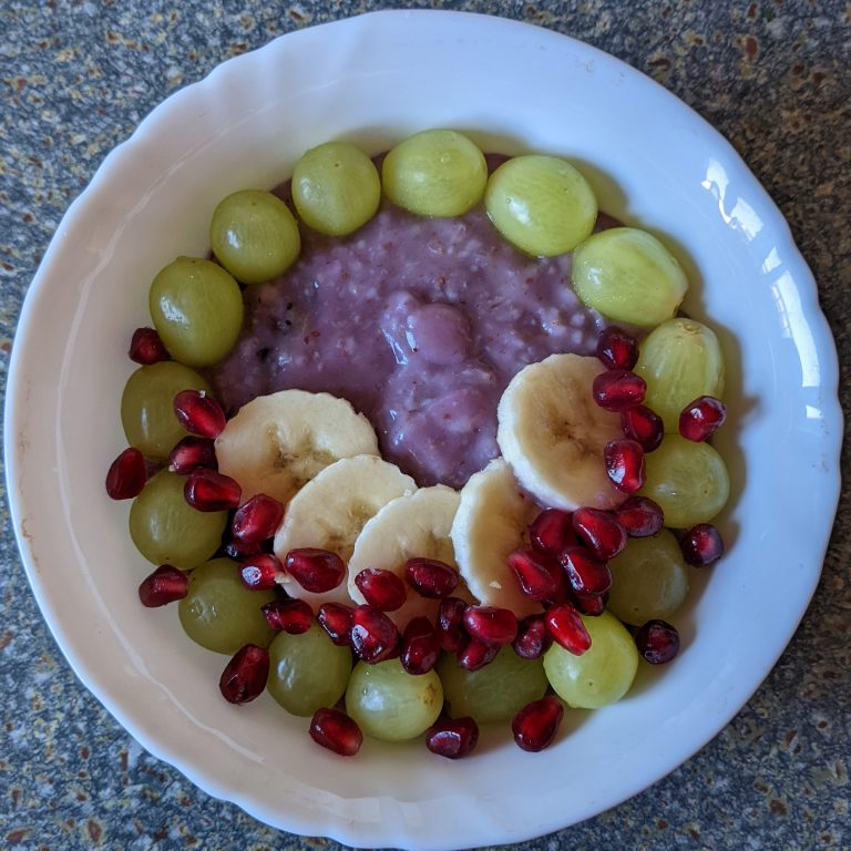 Easy Fruity Oats with Blueberries, Banana, Grapes, Pomegranate and Chia Seeds – Vegan Vegetarian Breakfast Recipes