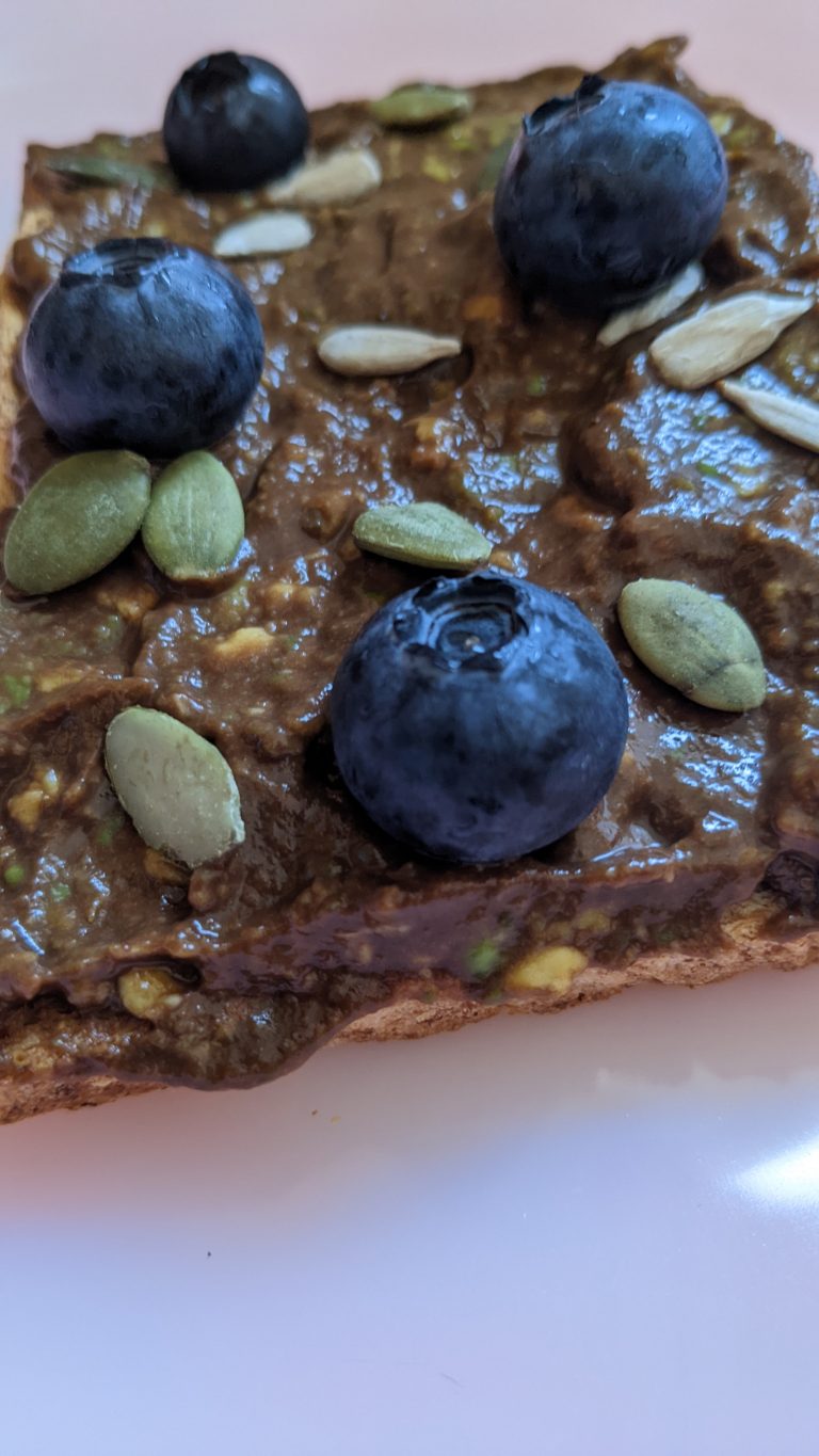 Quick and Easy Vegan & Vegetarian Snacks – Avocado Chocolate Spread on Toast