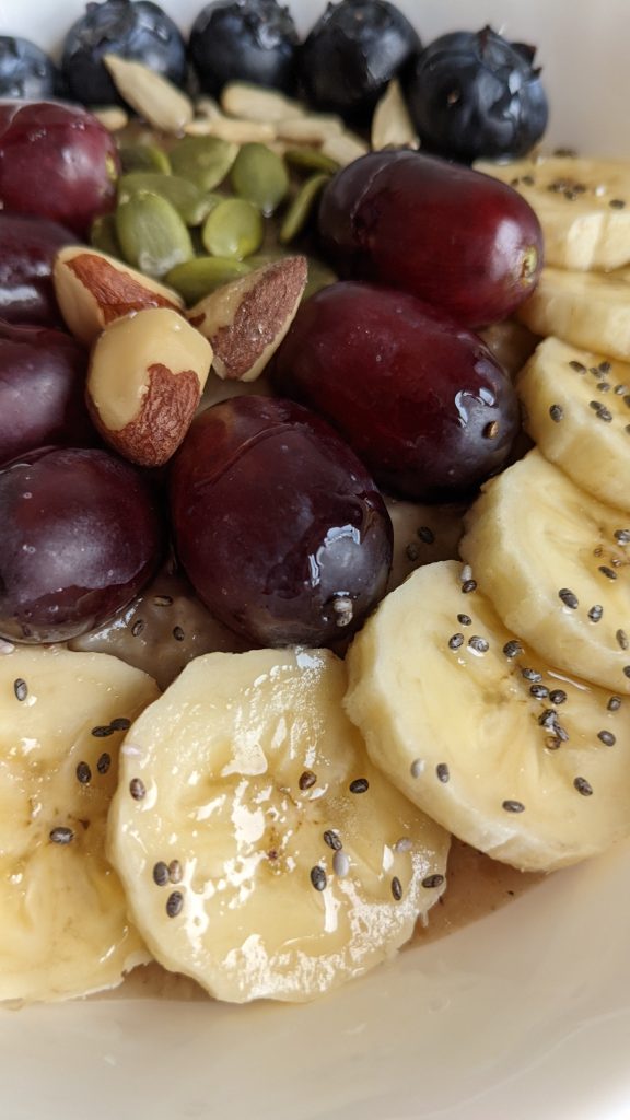 stress-relief-ashwagandha-chia-chai-spiced-banana-breakfast-oats-ashwagandha-recipes-oatmeal-with-chia-seeds-pumpkin-seeds-sunflower-seeds-easy-breakfast-porridge-recipes-with-brazil-nuts-cinnamon