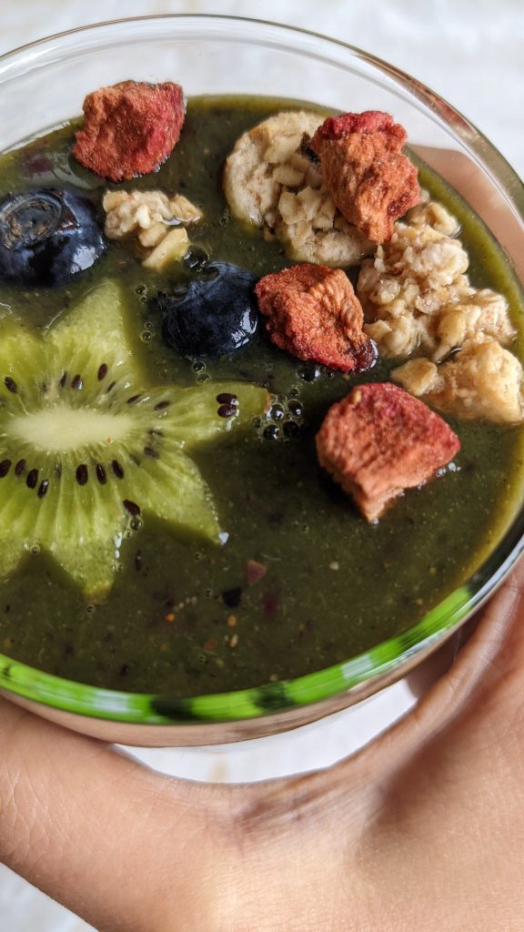 immunity-booster-amla-powder-kiwi-fruit-blueberry-grapes-and-spinach-smoothie-amla-powder-recipes-high-vitamin-c-recipes-easy-healthy-green-smoothie-recipes