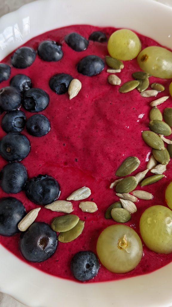 pink-smoothie-beetroot-banana-and-kiwi-fruit-smoothie-healthy-easy-and-quick-breakfast-recipes-summer-breakfast-recipes