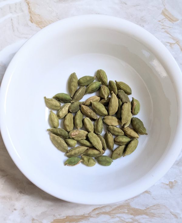 green-cardamom-seed-pods-buy-cheap-cardamom-pods-online-uk