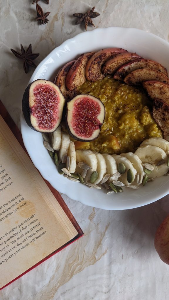 golden-oatmeal-apple-spiced-breakfast-bowl-with-turmeric-ashwagandha-and-spices-autumn-breakfast-recipes