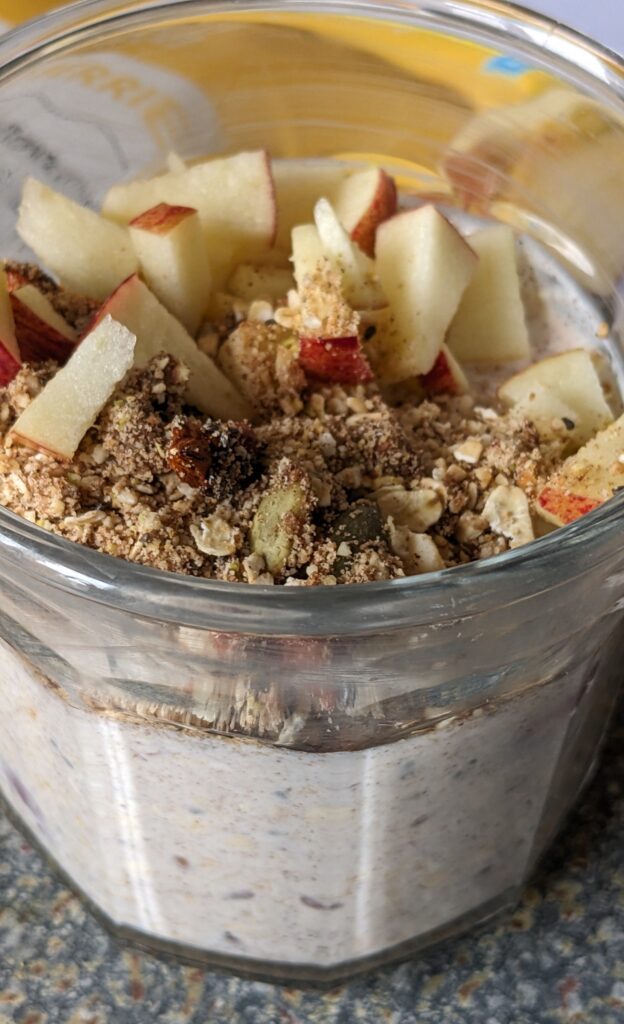 seeds mix to eat - apple crumble overnight oats recipe